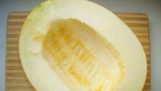 Skoro ananas (dinja iz konzerve)