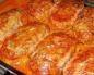Receta de rollitos de col perezosos al horno en salsa de crema agria y tomate