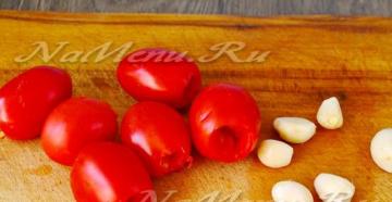 Pomodori con aglio per l'inverno: opzioni per deliziose preparazioni invernali